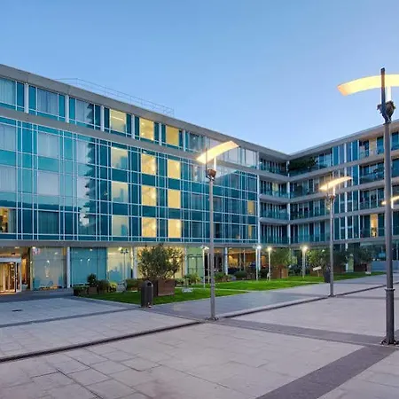 Hotell Nh Darsena