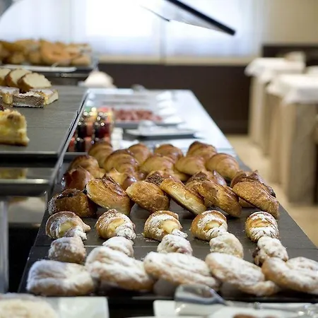 Hotell Nh Darsena 4*